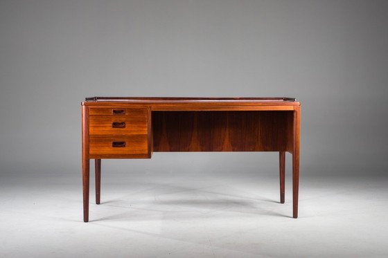 Image 1 of  Skandinavischer moderner asymmetrischer Palisander-Schreibtisch mit Barschrank, zugeschrieben H. Brockmann Petersen für Poul M.