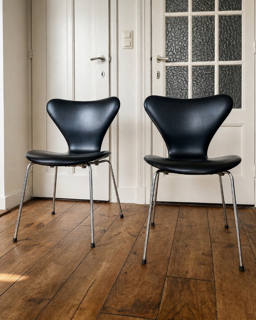 2 sedie Butterfly vintage di Fritz Hansen, design danese del 1966. – eetkamerstoelen, Leather, Iron