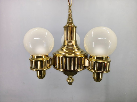 Image 1 of Art Deco kroonluchter van messing en opaalglas, Tsjechoslowakije
