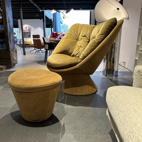 Image 1 of Montis Fabian armchair with ottoman