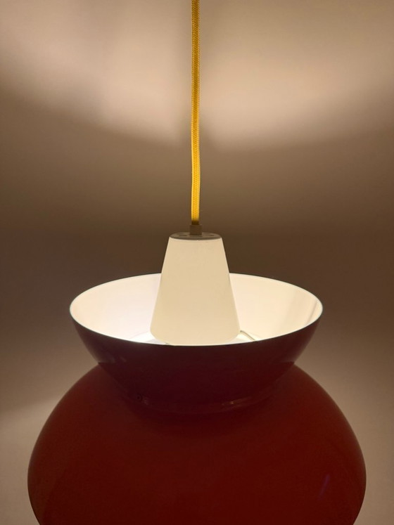 Image 1 of Suspension rouge vintage Louis Poulsen Doo-Wop : luminaires scandinaves modernes du milieu du XXe siècle, style danois.