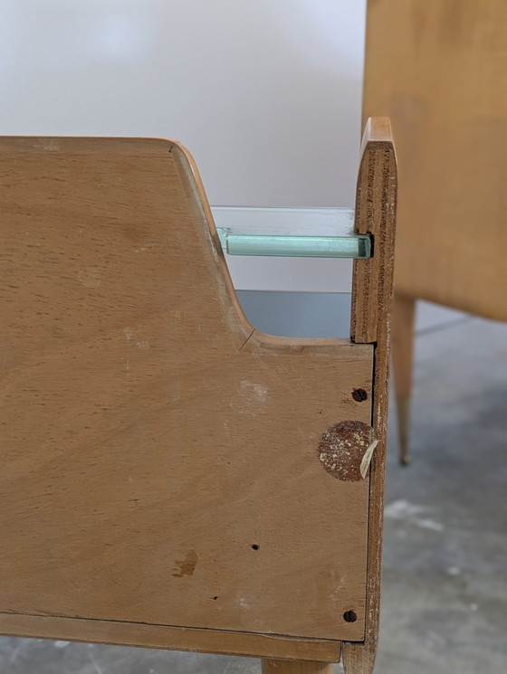 Image 1 of Años 50 - Madera, latón, vidrio - Cómoda y mesilla de noche