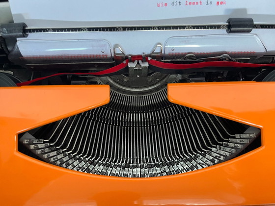 Orange Adler Contessa de Luxe Typewriter – Decorative Objects, Metal, Plastic (photo 5 of 15)