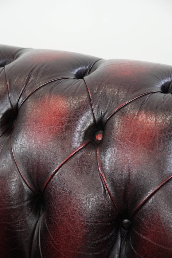 Image 1 of Englischer Chesterfield-Ledersessel auf Rollen, verziert mit Ziernieten