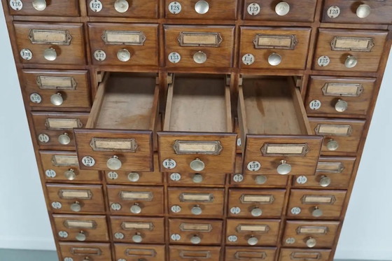 Image 1 of Vintage Duitse eiken apothekers- / spaarkast, jaren 1950