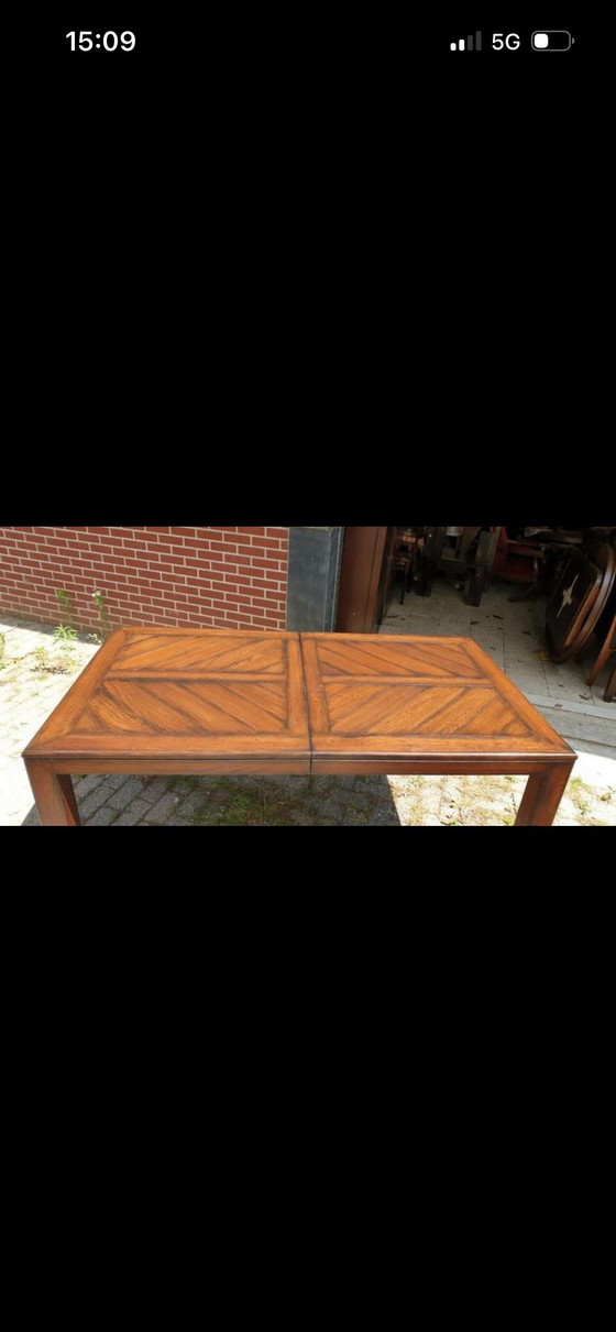 Image 1 of Klassischer ausziehbarer Esstisch aus Eiche