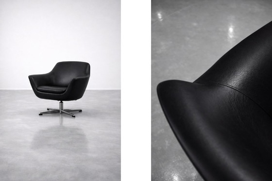 Image 1 of Sedie girevoli nere vintage in stile scandinavo moderno di metà secolo, anni '70, set di 2