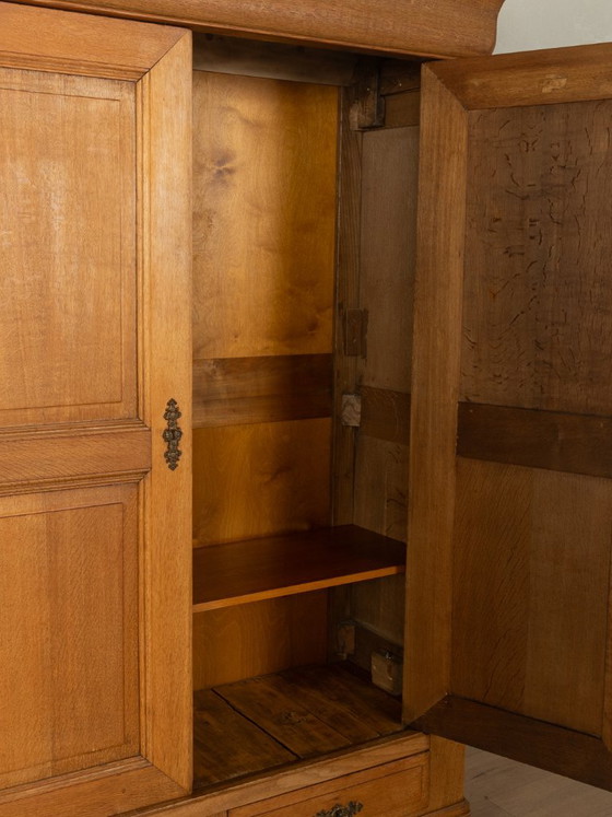 Biedermeier Eichenkleiderschrank, um 1840 – Kleiderschränke, Holz (photo 6 of 13)