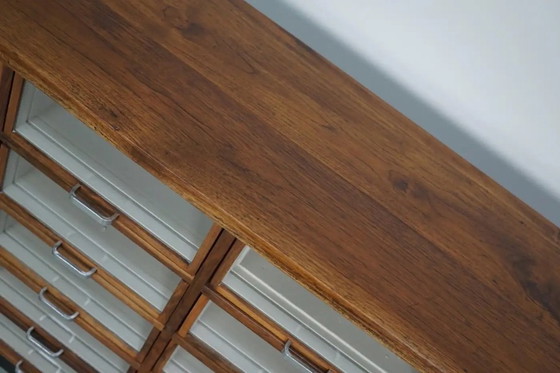 Image 1 of Vetrina/mobiletto da merceria olandese vintage in noce, anni '50