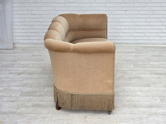 Image 1 of Deense tweezitsbank uit de jaren 50, bekleed met meubelvelours en voorzien van teakhouten poten.