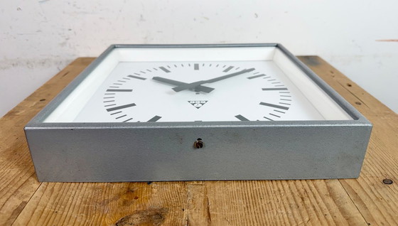 Image 1 of Grijze industriële vierkante wandklok van Pragotron, jaren 70.