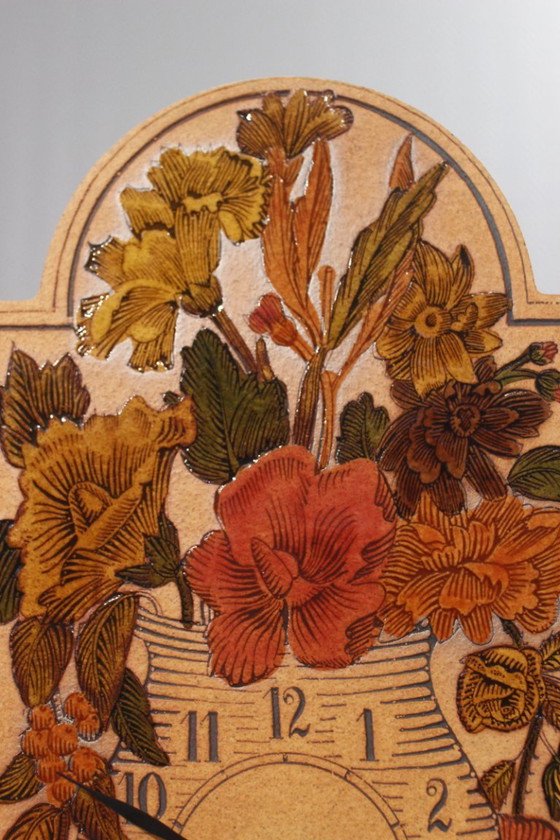 Image 1 of Roger Capron en Vallauris - Reloj de pared con jarrón y ramo de flores, Francia, década de 1970