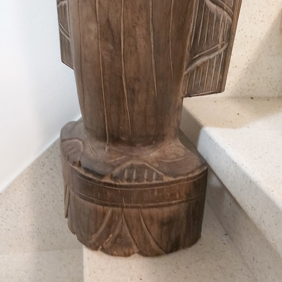 Image 1 of Bouddha debout en bois sculpté à la main, originaire de Thaïlande