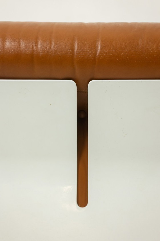 Image 1 of Mario Bellini, pour B&B  Fauteuil chauffeuse Amanta en cuir. Vers 1970