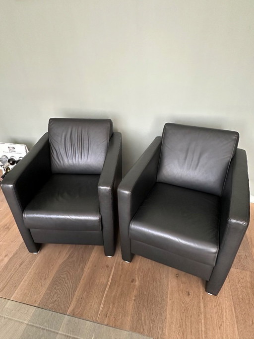Chaises / fauteuils en cuir noir, 2 pièces