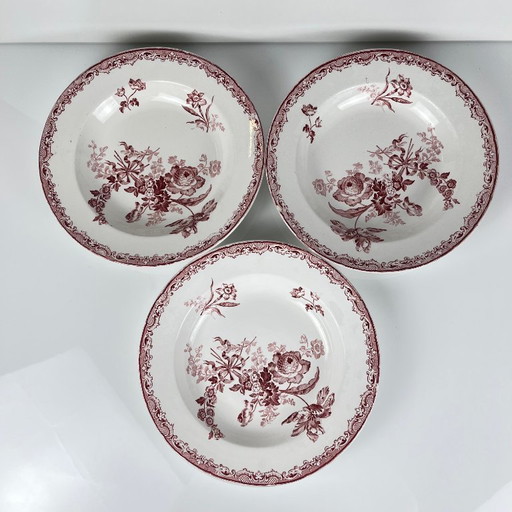 Set of 3 "Fontange" soup plates, Sarreguemines, red, 19th century