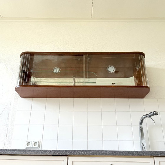 Image 1 of Vetrina pensile di lusso in legno con elementi in vetro