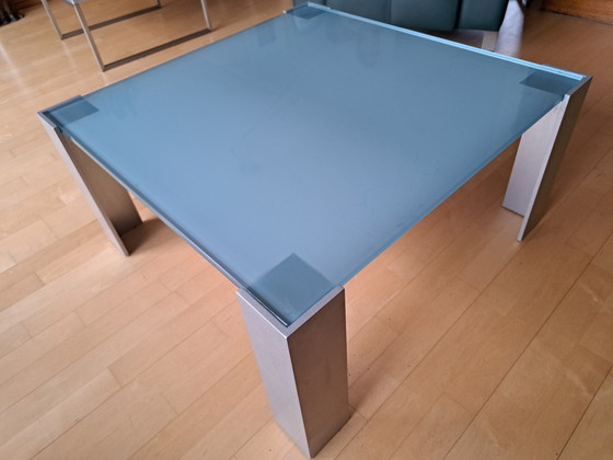 Image 1 of Tavolino da caffè in vetro con gambe in alluminio