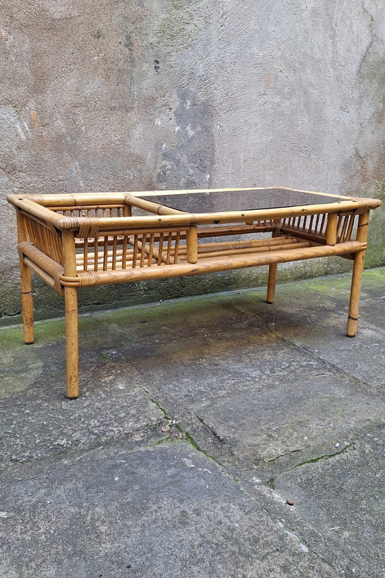 Image 1 of Coffee table in rattan and smoked glass