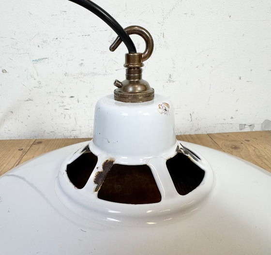 Image 1 of Industriële witte geëmailleerde fabriekshanglamp, jaren 60