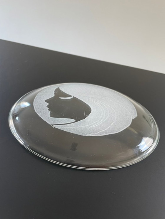 Image 1 of Vintage glazen schaal “La Femme” – Art Nouveau stijl