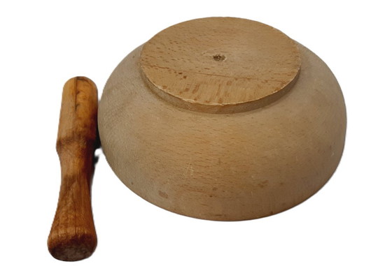 Image 1 of Vintage houten brede kom en stamper, houten vijzel