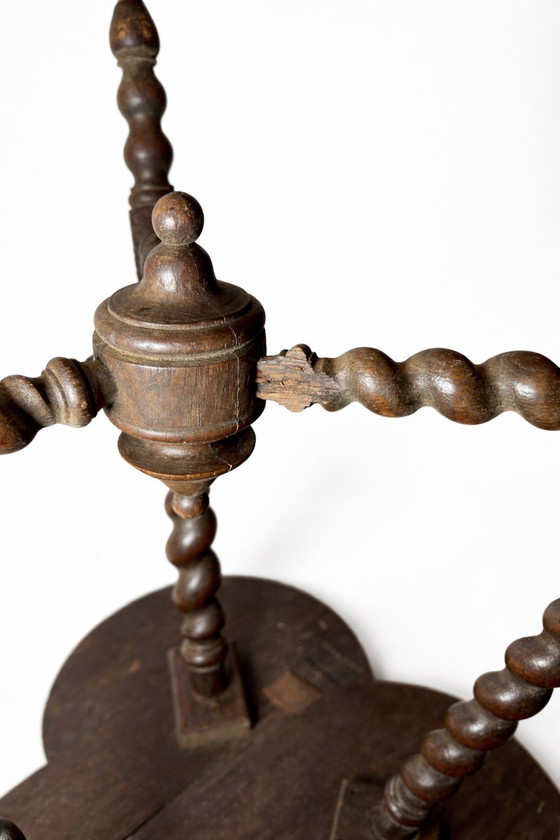 Image 1 of Table d'appoint ancienne en forme de trèfle avec pieds torsadés – Fin du XIXe siècle