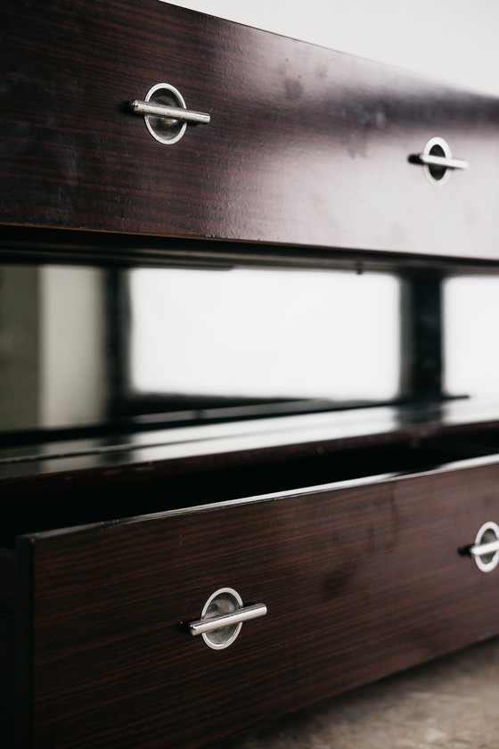 Image 1 of Commode en placage de bois et verre, design cubique moderne des années 1980