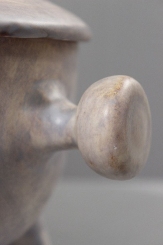 Image 1 of Marie Christine Treinen a Cerenne Vallauris - Grande vaso treppiede coperto, anni '50