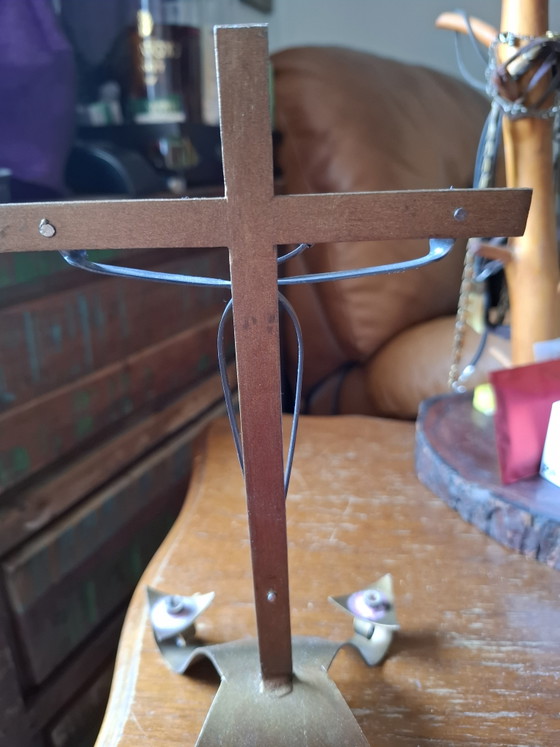 Mid-Century Modern Brutalist Tabletop Crucifix & Candle Holder – 1960s Studio Craft – Sculpture, Metal, Brass (photo 5 of 8)