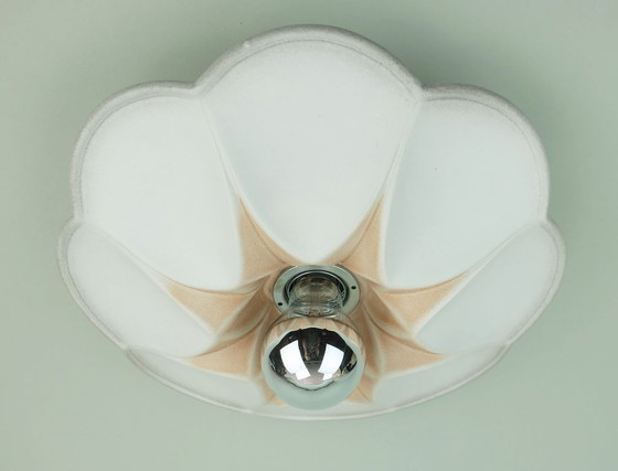 Image 1 of plafoniera o lampada da parete in ceramica vintage a forma di fiore bianco grigio rosa anni '80-'90