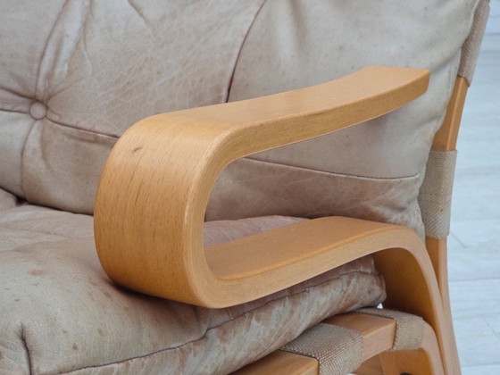 Image 1 of Noorse fauteuil uit de jaren 70, model "Kengu", beige meubelleer.