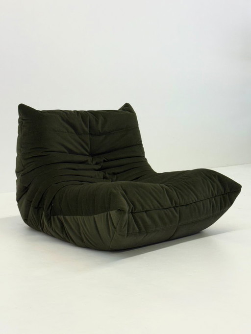 Ligne Roset Togo 1 plaza de terciopelo verde oscuro