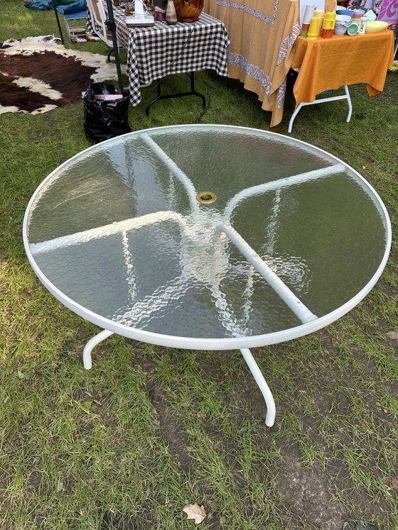 Image 1 of Retro Vintage round outdoor table