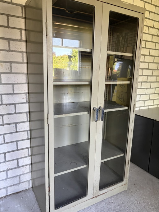 Mewaf Vintage Vitrine (2 X Op Voorraad) – vitrinekasten, Glass, Metal