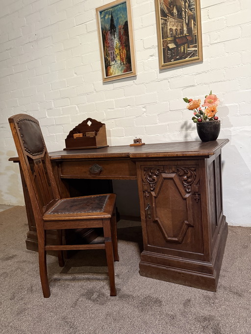 Klassiek bureau