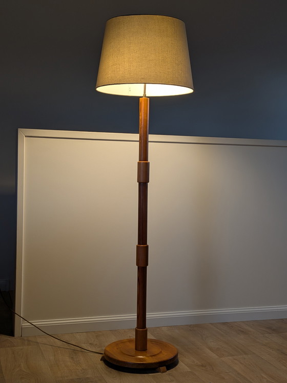 Image 1 of Lampada da terra brutalista svedese in pino – Solbackens Svarveri – anni '70 – Doppia E27