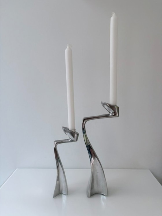 Portacandele Swan iconici di Matthew Hilton per SCP – Aluminium (photo 3 of 24)