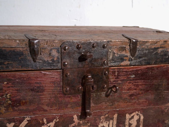 Baule antico rinforzato in ferro in legno di pino – Cina, circa 1900 – Armadi contenitori, Iron, Rustic (photo 13 of 40)