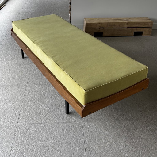 Divano letto vintage in legno – nuovo cuscino imbottito verde – design moderno anni '60