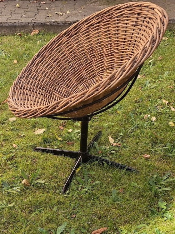 Poltrona girevole in rattan e ferro, anni '60 – Sedie girevoli, Iron (photo 2 of 7)