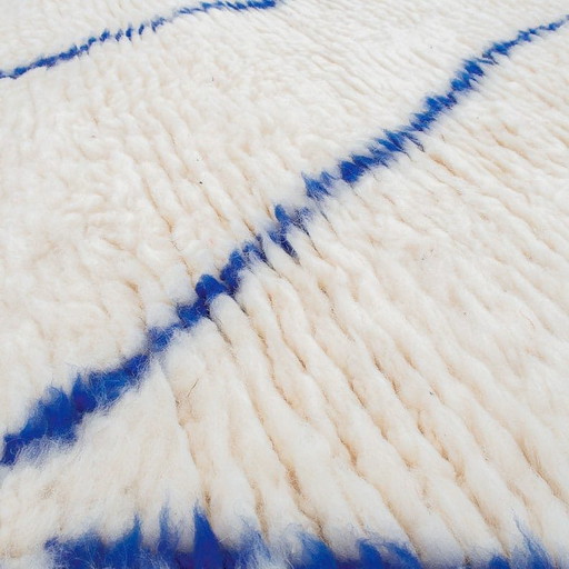 Alfombra bereber tradicional tejida a mano, azul y blanca, 150 x 250 cm.