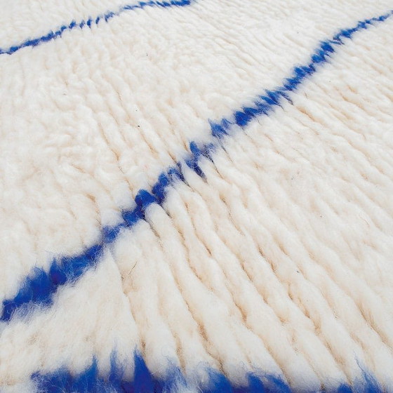 Image 1 of Alfombra bereber tradicional tejida a mano, azul y blanca, 150 x 250 cm.