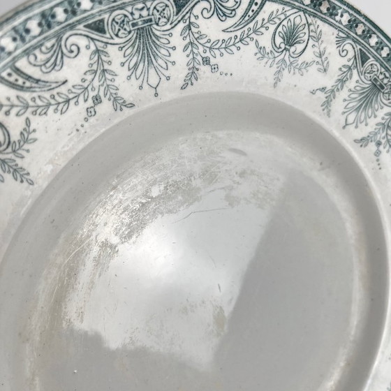 Image 1 of Plato de presentación con pie, de loza, modelo "Wilbur", Moulins des loups, finales del siglo XIX - principios del siglo XX.