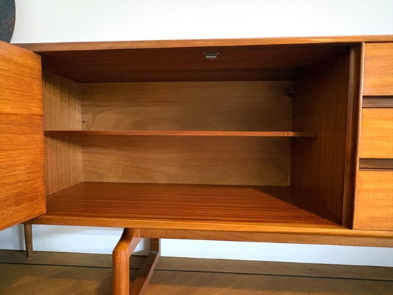 Image 1 of Bellissima ed elegante credenza vintage in teak degli anni '60