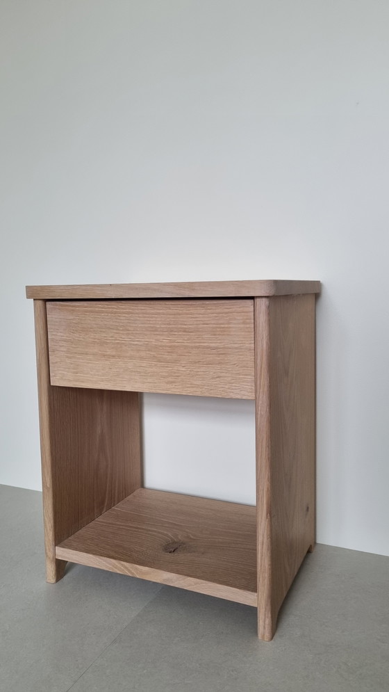 Image 1 of 2 x Beistelltische aus massiver Eiche