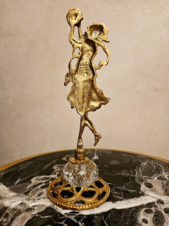 Image 1 of Statuette danzanti dorate - Set di 3 | Ottone e cristallo | Sculture di ballerine vintage di Saraya Abden