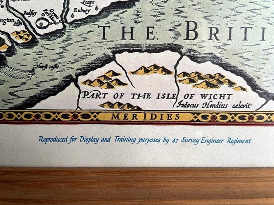 Image 1 of Ingelijste kaart van Hampshire, vintage reproductie van een John Speed-print.