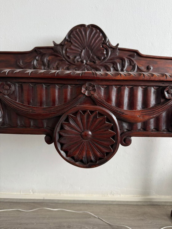 Image 1 of Mooi uitgesneden Edwardiaanse stijl bijzet-tafel