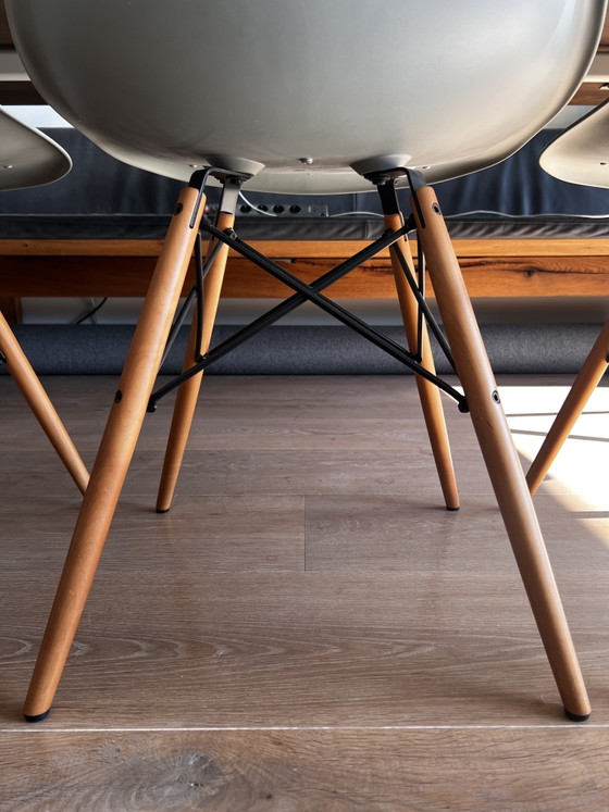 3 Vitra DSW-stoelen – Eetkamerstoelen, Metal, Plastic (photo 12 of 15)